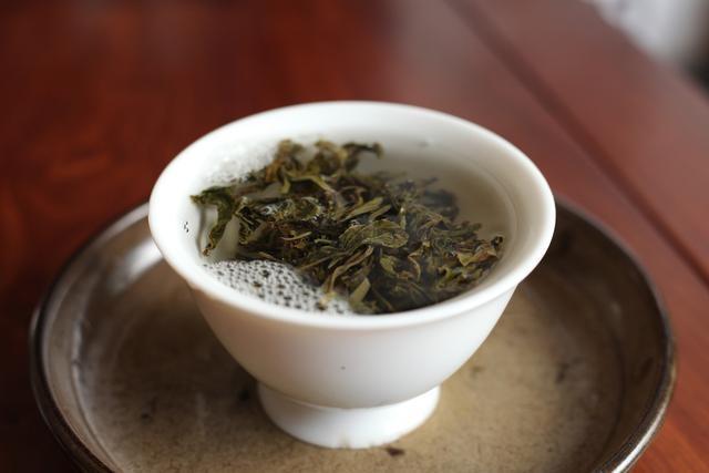 泡普洱茶時，為何不宜翻動葉底？專家揭示背后玄機